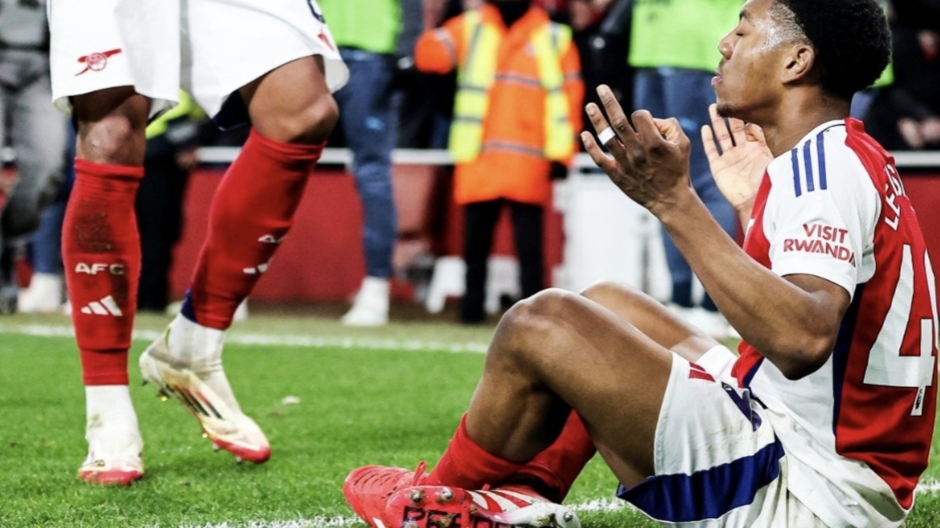 爱游戏体育地址-曼城主场大胜阿森纳，继续领跑积分榜保持不败