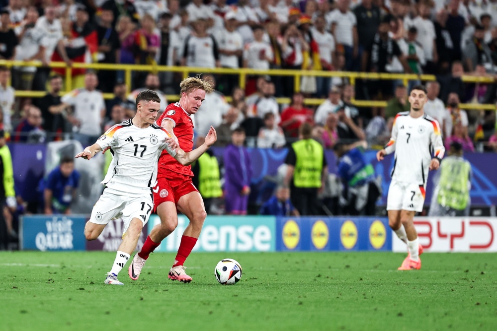 爱游戏网页版-丹麦队意外击败西班牙，晋级欧国杯决赛