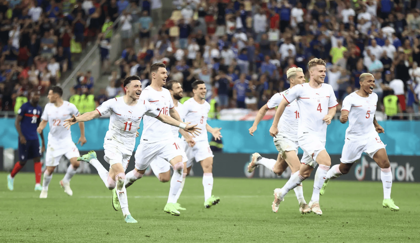 瑞士队在比赛场上展现出出色的防守表现