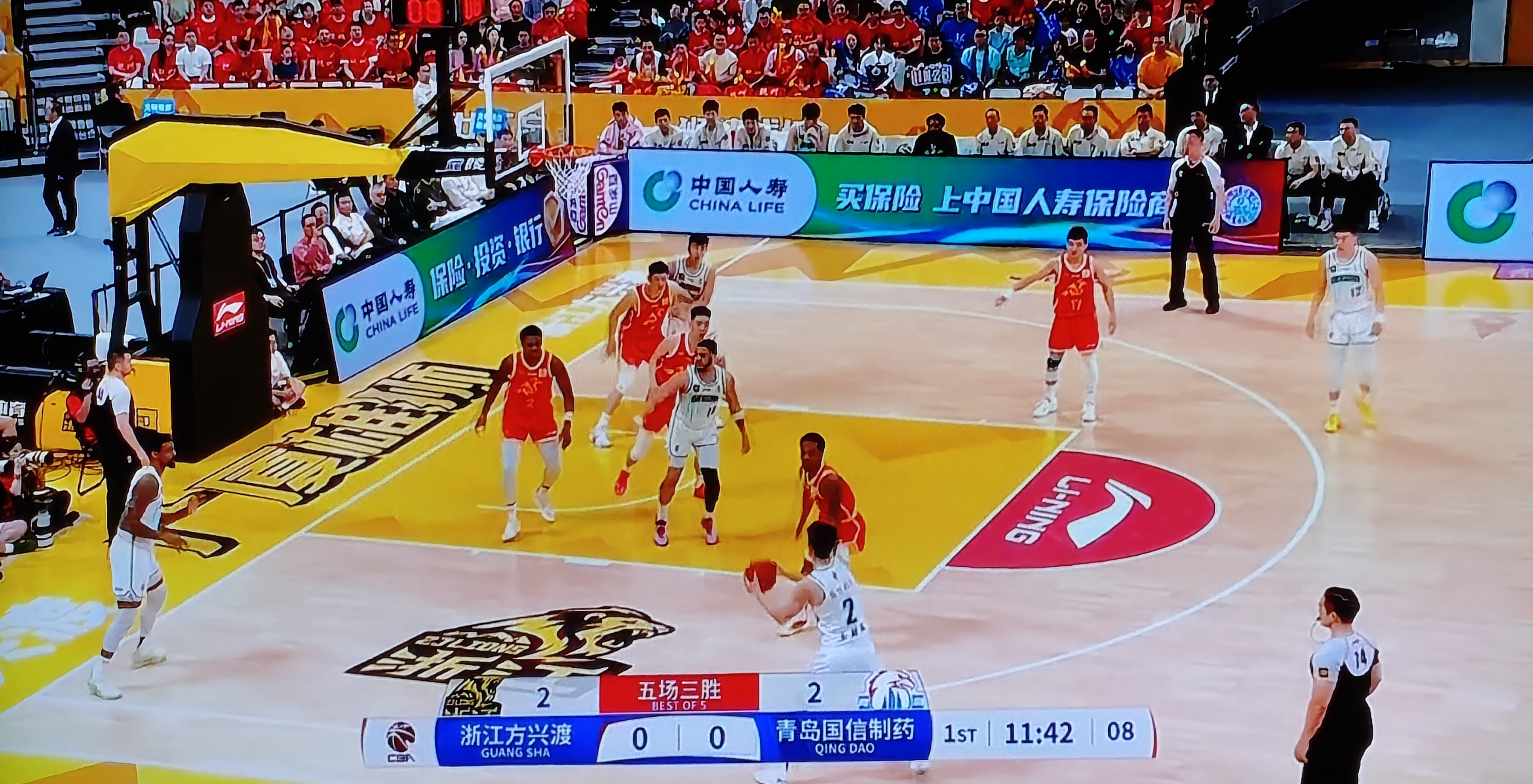 新赛季的CBA联赛拉开帷幕，迎来了一场激烈的对决的简单介绍