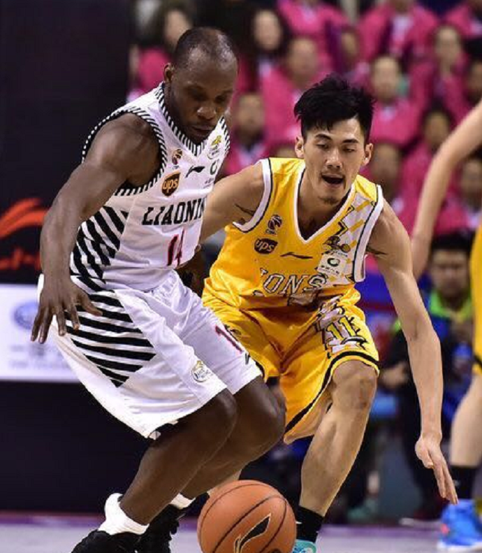 包含斯图加特遭遇败仗，客场难抵对手猛烈进攻的词条