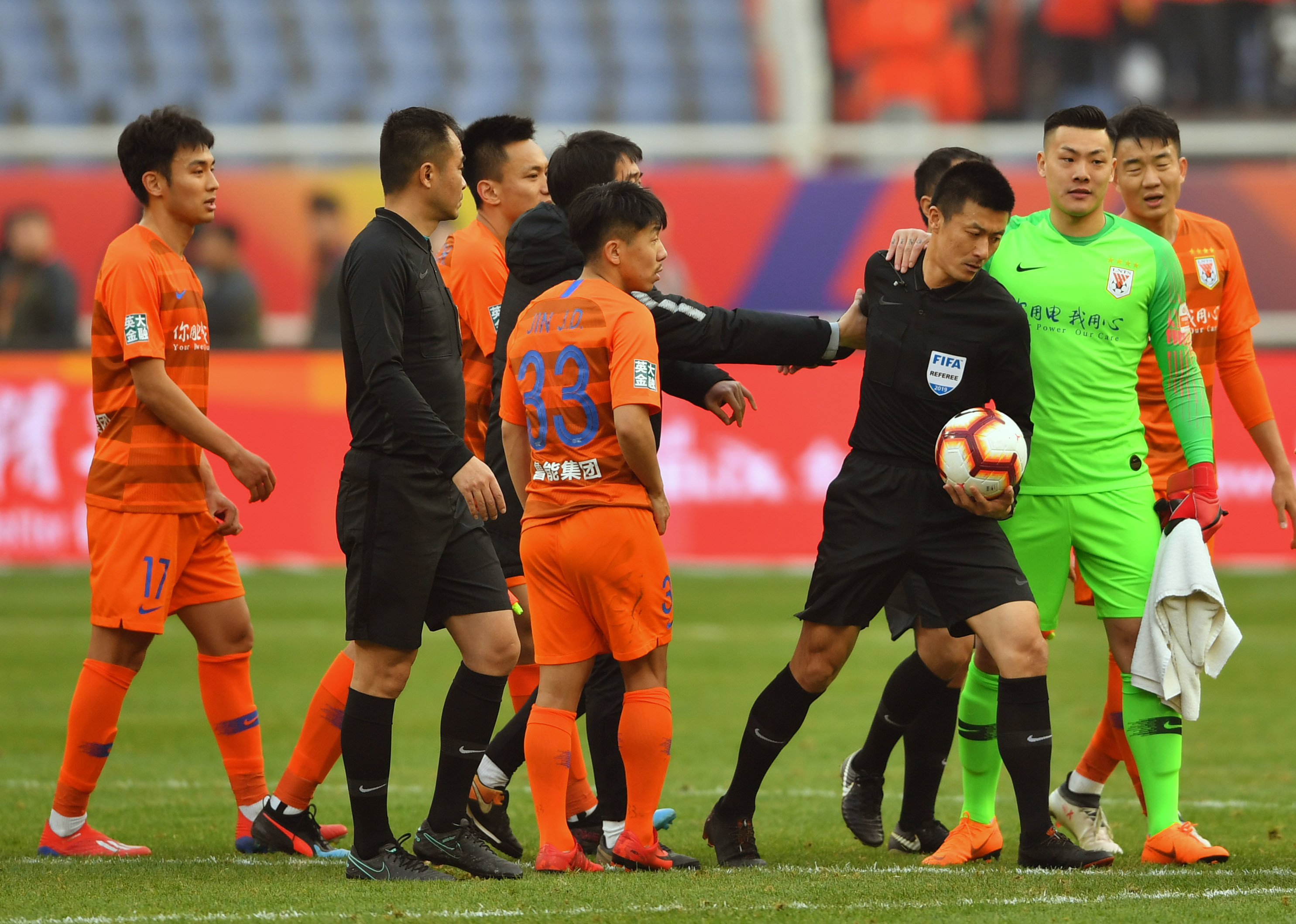 爱游戏网页版-河南建业主场逼平山东鲁能，积分持平