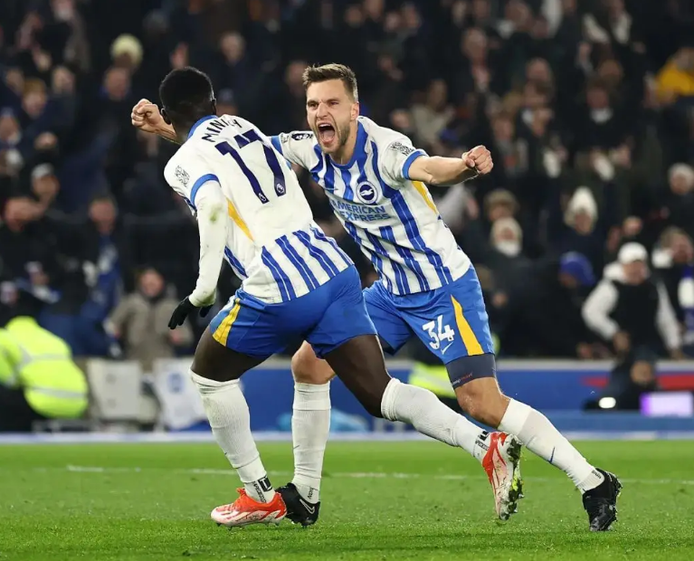 爱游戏体育官网-汉姆联主场击败切尔西，取得重要胜利