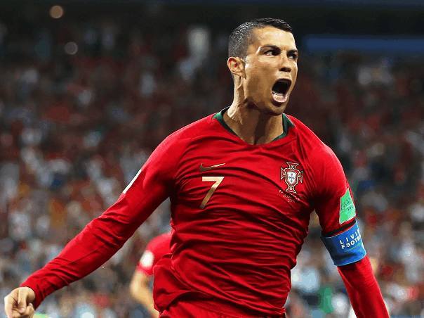 绿队球员梅开二度破门，领头胜利