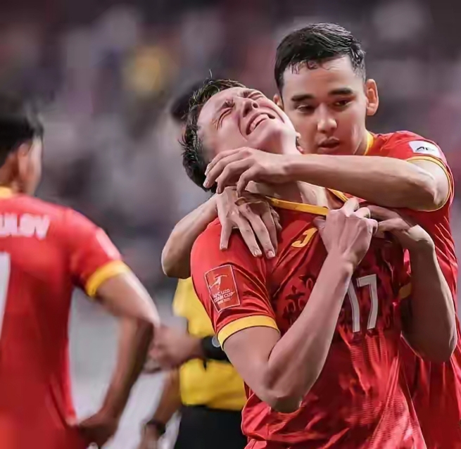 强强对话！足球比赛中的精彩瞬间让观众惊艳的简单介绍