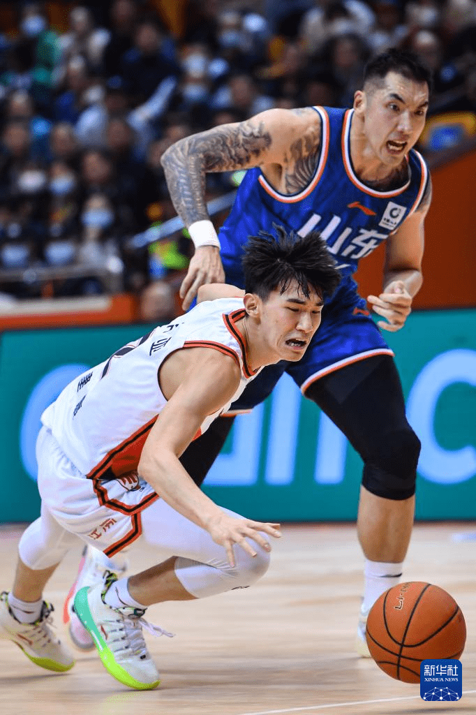 山东男篮再度击败广东队，继续保持不败