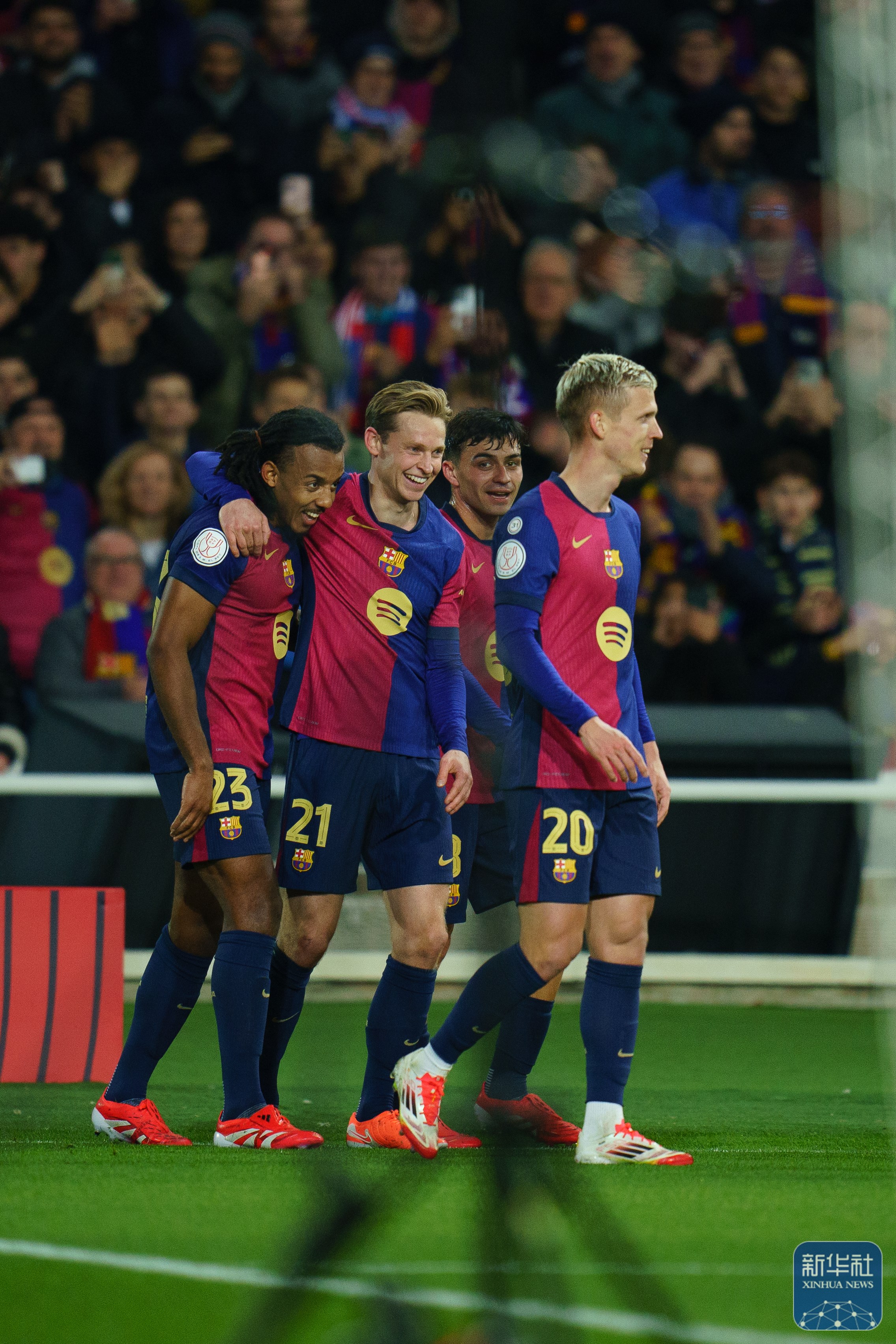 爱游戏登录入口-巴萨中场发挥突出，控制比赛进程取胜