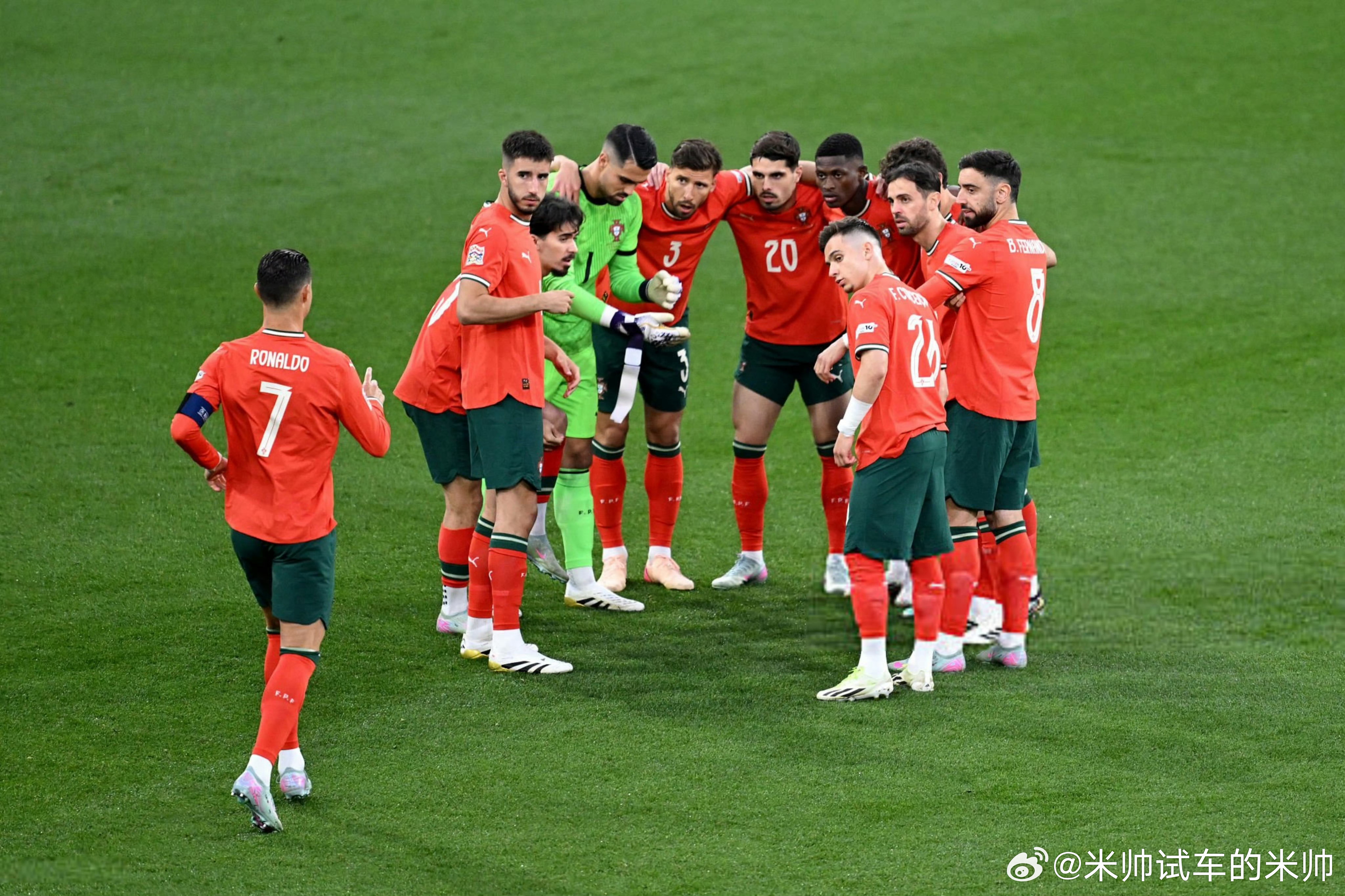 爱游戏体育下载-意大利球员集体庆祝欧国联冠军赛出线，精神面貌饱满的简单介绍