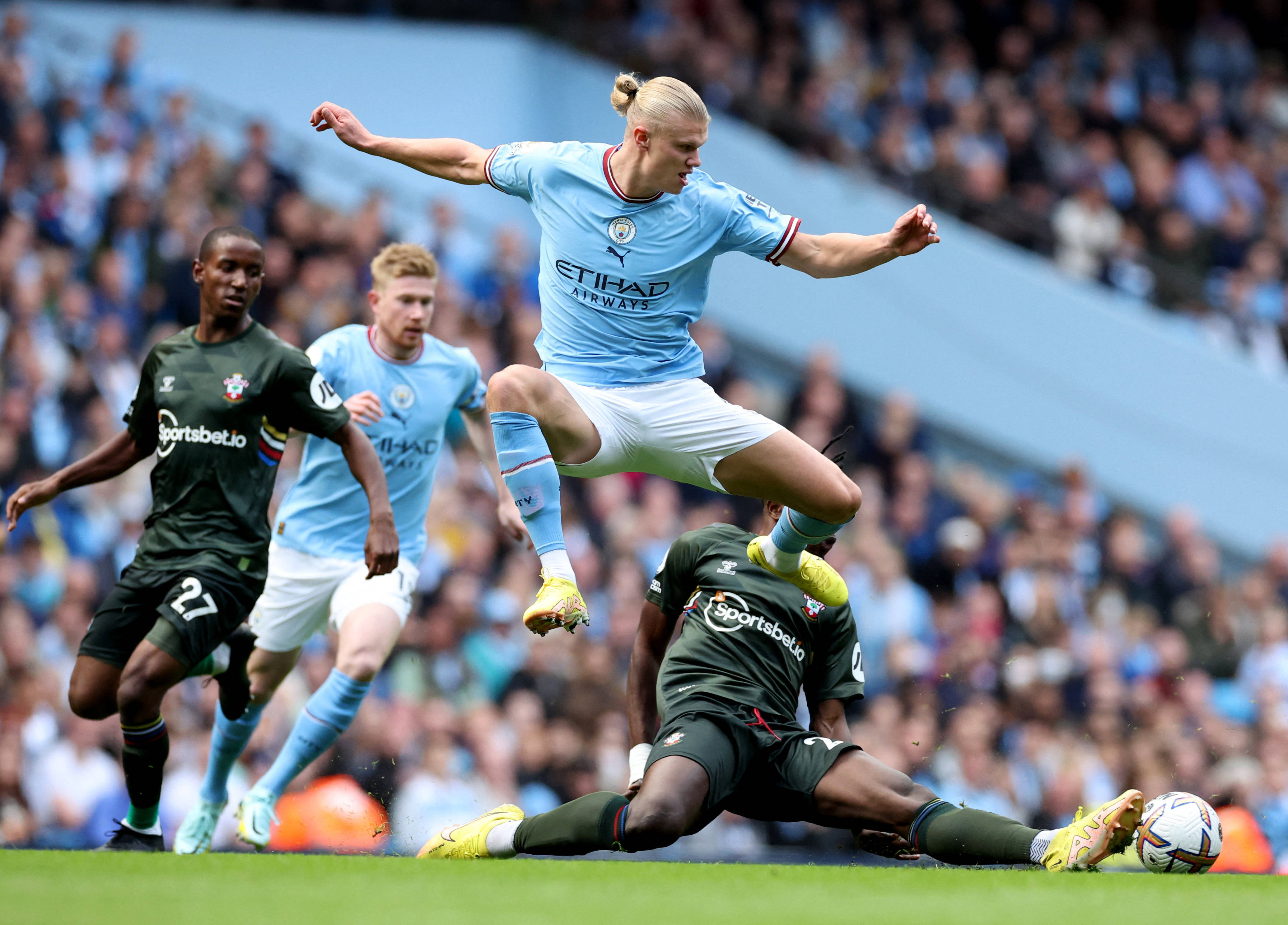 包含曼城中场组织控制力亮眼赞誉连连的词条 包含曼城中场组织控制力亮眼赞誉连连的词条