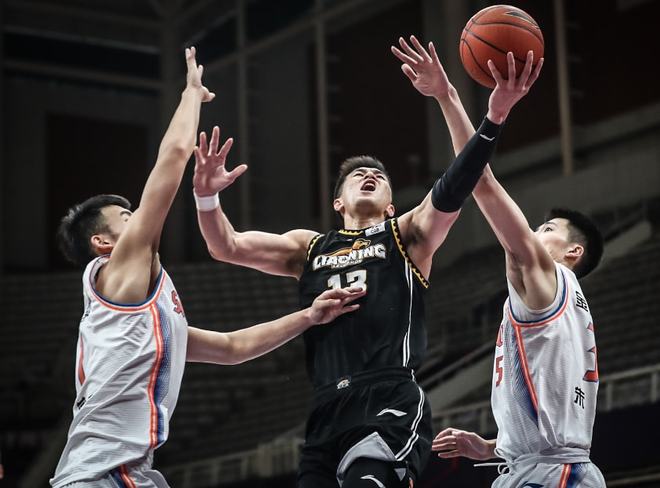 爱游戏登录-关于广东华南虎队员意气风发，决胜关键战的信息